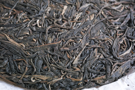 漫撒古樹青餅2013年・黄印プーアル茶