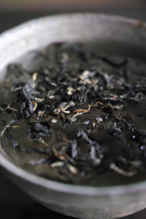 茶葉が沈むのを待つ
