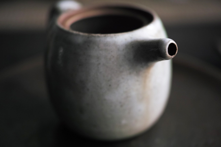 チェコ土の茶壺