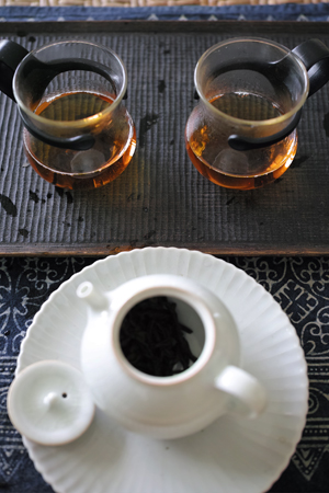 青磁の茶壺一煎め