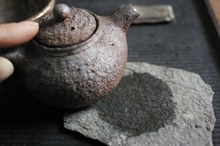 水漏れする茶壺