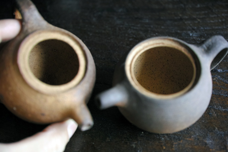 チェコ土の茶壺2つ