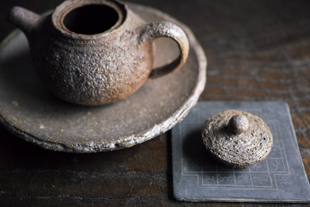 チェコ土の茶壺