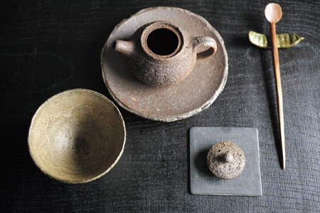 チェコ土の茶壺