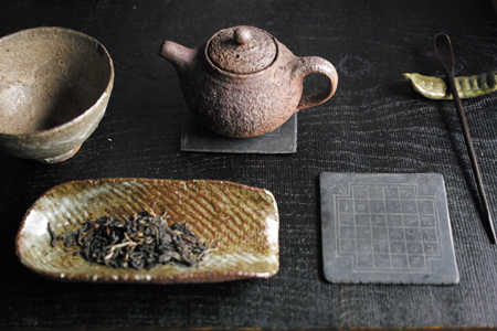 チェコ土の茶壺