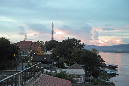 川の夕焼け