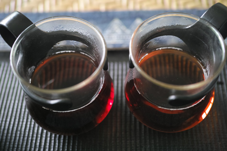 炭火のお茶とガスコンロのお茶