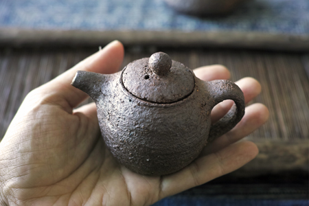チェコ土の茶壺