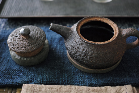 チェコ土の茶壺