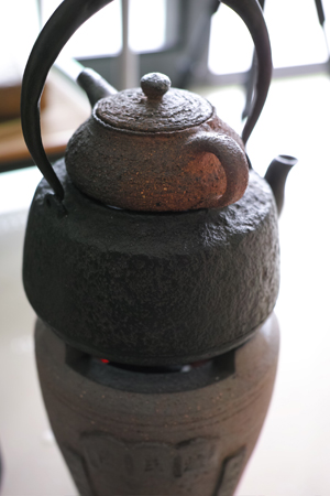 茶葉の目を覚ます