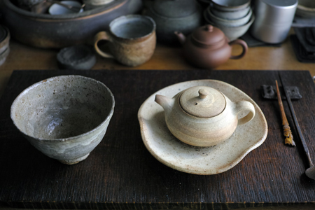 チェコ土の茶壺
