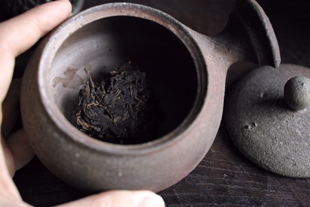 茶葉を乾かす