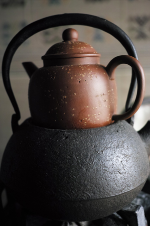 茶壺を温める