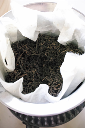 茶葉を炙る