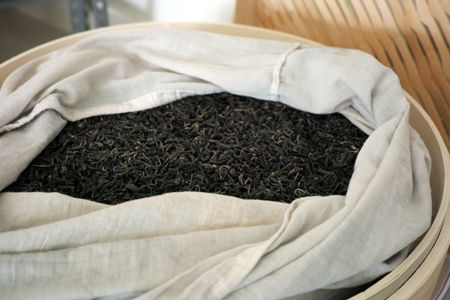 黒麹発酵の茶葉