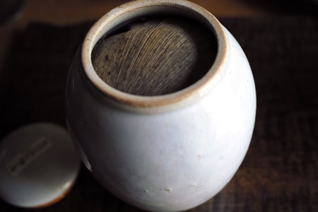 チェコ土の熟成壺