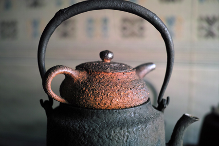 チェコ土の茶壺