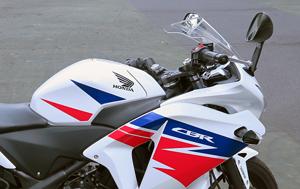 ホンダ Cbr250r Mc41 社外スクリーン取付 クルマとバイクのあれこれ ダイアリー