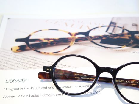 OLIVER GOLDSMITH ／LIBRARY