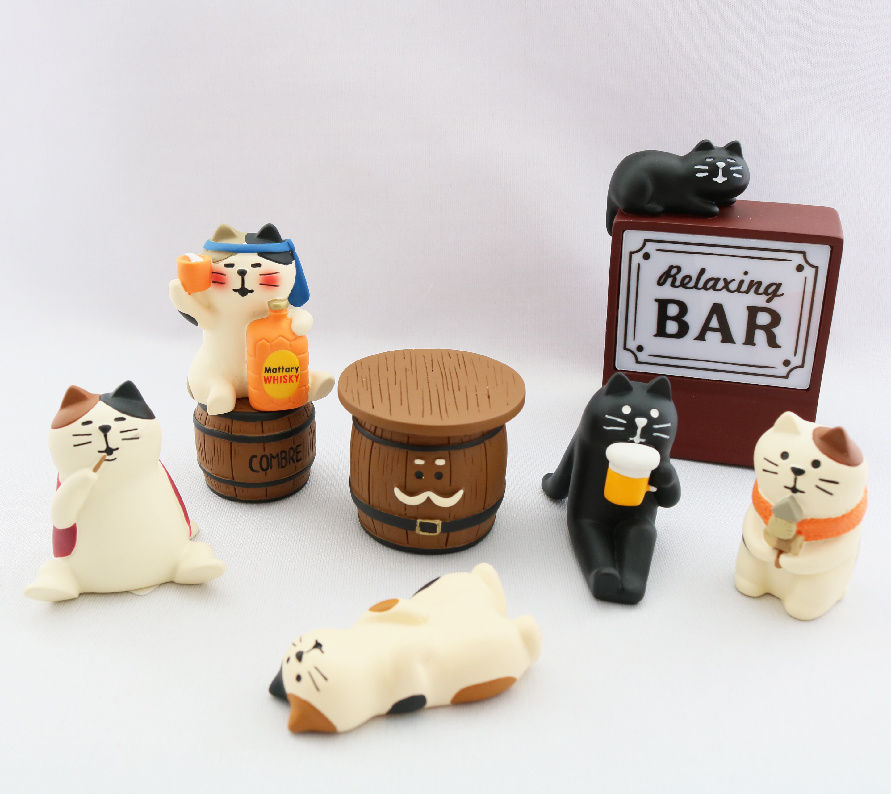 デコレコンコンブル三毛猫Bar