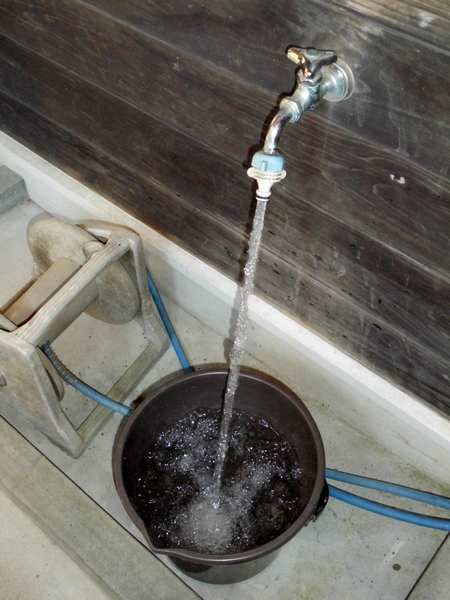 蛇口から水!