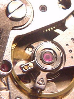 MIYOTA Cal8200 テンプ回り(銀色の受類)