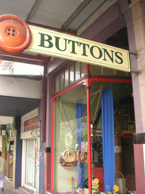 ボタン屋さん看板