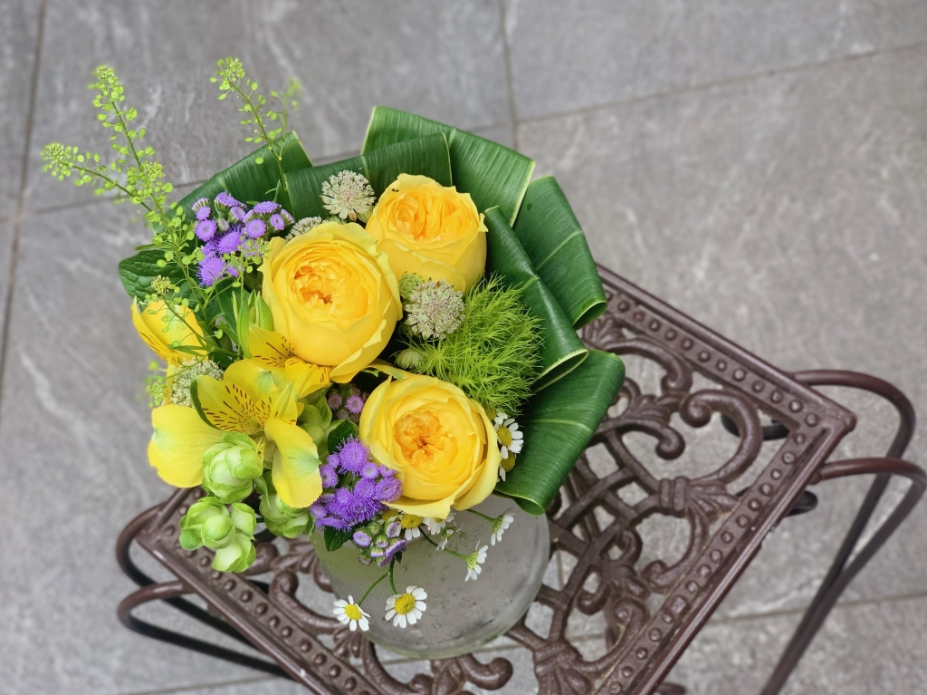 黄色いバラの花言葉 Florist Hanasei