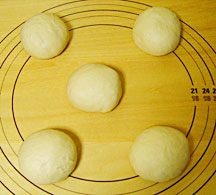 ごぼうチーズパン丸め