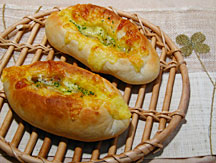 ごぼうチーズパン焼成