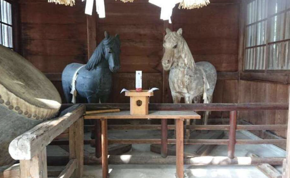 富山県小杉町・十社大神の白黒神馬 | うみねこ博物館