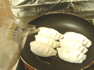 ギョウザ調理