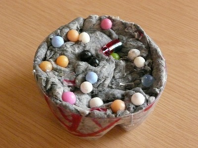 息子の新聞紙・紙粘土の工作作品・・