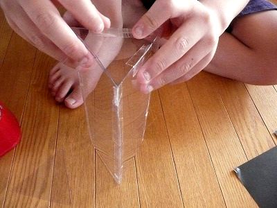 三角柱の上の部分を三角でフタする