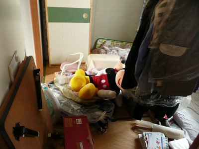 模様替え中でぐちゃぐちゃの部屋