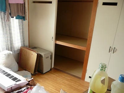 物置部屋の押入れを空にした