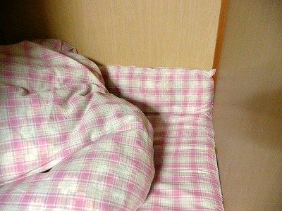 押入れに布団を入れてベッドにした