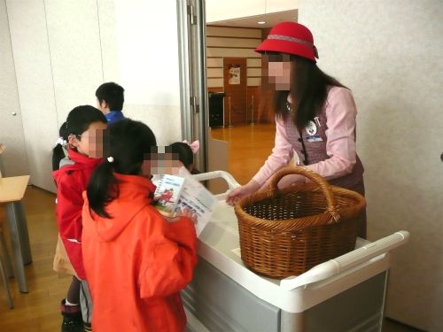 工場見学の最後におみやげをもらった