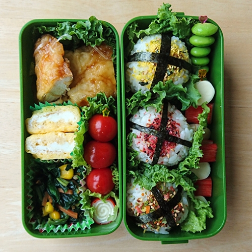 高校生弁当 丸いかわいいおにぎり