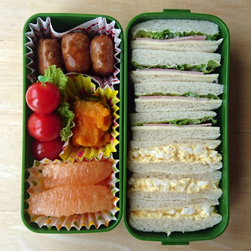 高校生弁当 サンドイッチ・グレープフルーツ
