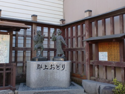 郡上おどりの像