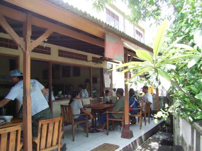 バリ島サヌールのイカンバカールの店内