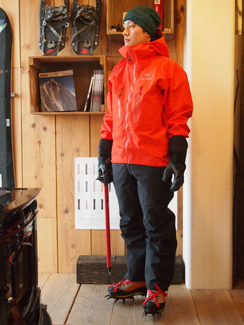 足さばきのしやすさは一級品! – ARC'TERYX Alpha SV Bib 足さばきのしやすさは一級品! – ARC'TERYX Alpha SV Bib