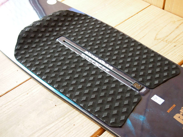 BURTON SNOWBOARD 「Pile Driver」と限定ビンディング「 GENESIS BURTON SNOWBOARD 「Pile Driver」と限定ビンディング「 GENESIS