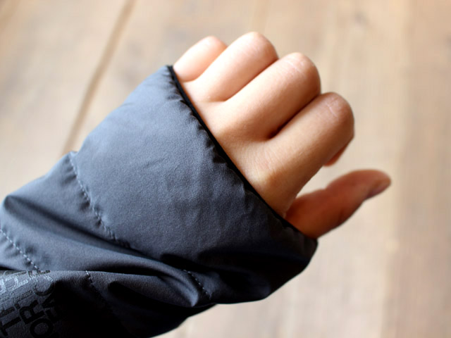 タウンユースで使える ノースフェイス WINDSTOPPER Zepher Shell