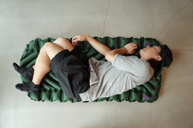 横向きに眠る方にオススメ。 – KLYMIT STATIC Vシリーズ – moderate 横向きに眠る方にオススメ。 – KLYMIT STATIC Vシリーズ – moderate