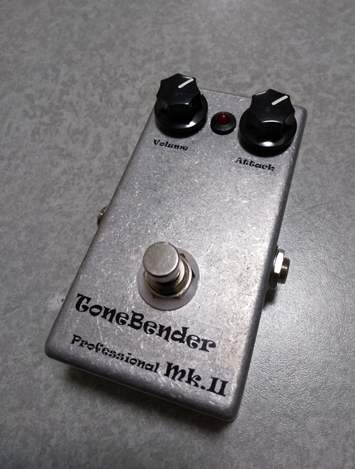 Buzz the Fuzz - all about Tone Bender: Sola Sound - Tone