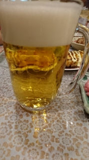 ビールをなみなみと…