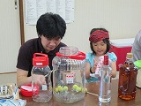 ?親子で梅酒しこみ