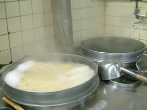 うどん茹で釜画像